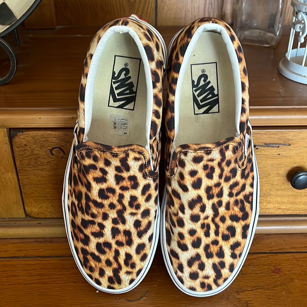 VANS slip-on, leopard spot, women’s size 8, EUC, not worn outside